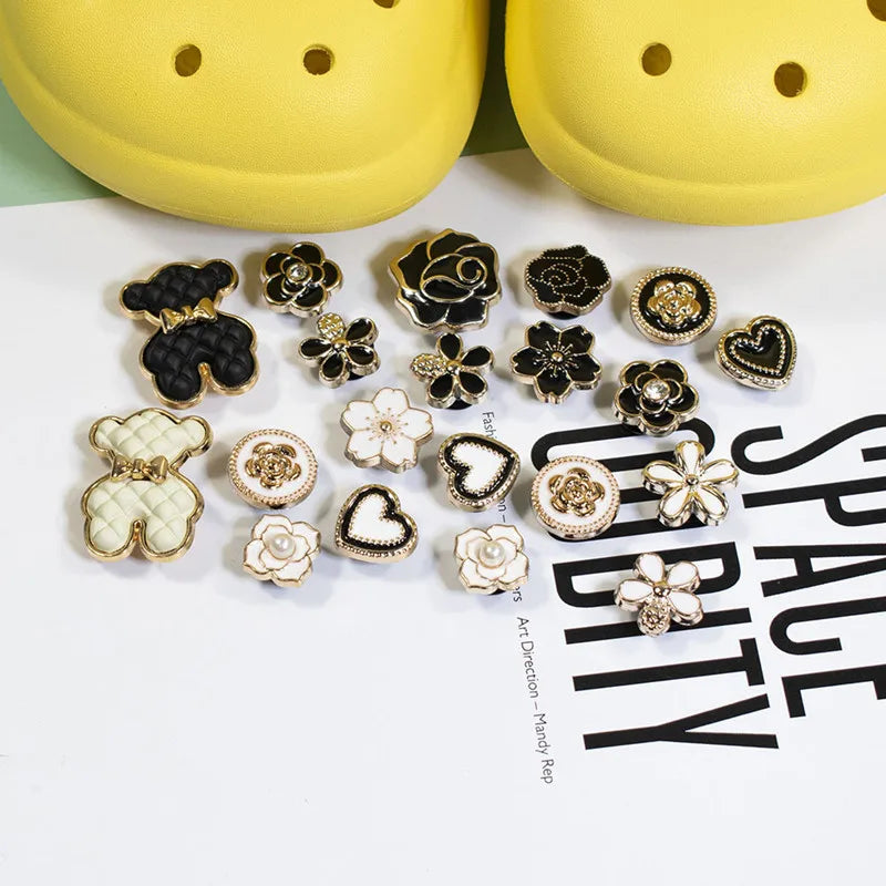 2024 New Shoe Charms Bears Designer DIY Cute Candy Flowers Decaration Accessories for Clogs Kids Boys Women Girls Gifts